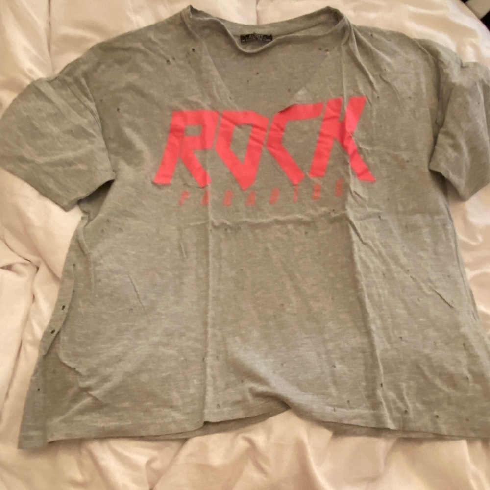 Rock distressed t shirt holes v neck with chocker Italian